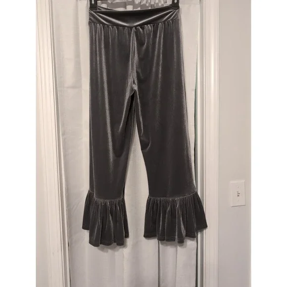 NWOT Matilda Jane Gray Velvet Cropped Ruffle Pants Sz M Boho, Cottage, Hippie - Picture 7 of 12